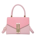 Roze leren handtas met gestreepte flap en gouden verticale metalen gesp - Roze