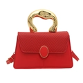 Borsa a tracolla rossa minimalista con patta intrecciata e manico in oro scolpito - Rosso