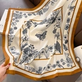 Detalle de bufanda floral vintage con estampado de mariposas y borde naranja-marrón - 90*90cm / Beige