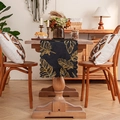 Runner da tavola nero con piume dorate e bordi smerlati su tavolo in legno - 30*90cm / Nero