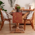 Runner da tavola rosso mattone con piume dorate e bordi decorativi a onde - 30*90cm / Rosso Mattone