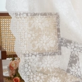 Rideau de dentelle blanche élégant avec motifs floraux drapé sur chaise style campagne - 140*100cm Panneau Unique / Blanc
