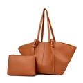 Bolso tote con alas de cuero granulado caramelo y estuche a juego con correas anudadas - Marrón Amarillento
