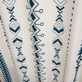 Böhmischer Vorhang aus Baumwollleinen mit marineblauen geometrischen Mustern auf Beige - 150x260cm / Rautenmuster