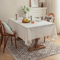 Nahaufnahme der cremefarbenen Tischdecke mit Blumenjacquard und Wellenrand - Amerikanische Blumen - Cremeweiß / 90*90cm
