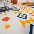 Tovaglia bohémien impermeabile in cotone e lino con motivi geometrici arancio e blu - 100*140cm / Quadri Giallo-Blu