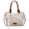 Modische beige Tote Bag aus Kunstleder mit braunen Griffen und dekorativer Perlschleife - Gebrochenes Weiß