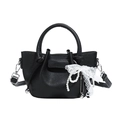 Sac seau noir grainé avec nœud en dentelle, perles et pendentif cœur argenté - Noir