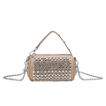 Elegante apricotfarbene Zylindertasche mit Strasssteinen und silberner Kette - Khaki