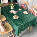 Dunkelgrüne Samt-Tischdecke mit goldenen geometrischen Mustern in modernem Wohnambiente - 140*100cm / Grün