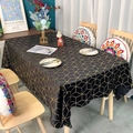 Rechteckige schwarze Samt-Tischdecke mit goldenem Sechseck-Muster für Esszimmertische - 140*100cm / Schwarz