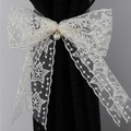 Elegante lazo de encaje crema con patrón de estrellas y colgante de perla - Estrella de cinco puntas