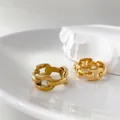 Detail of two gold-plated chain link rings Style A and B on a minimalist background - US 6 / Textured Chain Style (Style A)