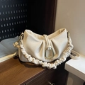 Elegante borsa cloud a pieghe in ecopelle bianco sporco con fibbia in metallo a U - Bianco Sporco