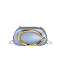 Minimalistische hellblaue Box-Clutch mit goldener Kette und ovaler Schnalle für den Abend - Blau