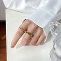 Anillos minimalistas de acero de titanio dorado con diseño geométrico de rombo facetado - US 6 / Rombo irregular