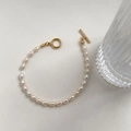 Detailed view of handmade freshwater pearl bracelet with elegant gold OT toggle clasp - Pearl Bracelet