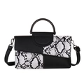 Elegante pochette patchwork serpente con manico in metallo e tracolla regolabile - Bianco Sporco