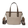 Bolso cubo de cuero beige y marrón con tachuelas doradas y correa ancha estampada - Caqui Claro
