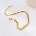Detail of a vintage golden scale chain bracelet with K18 tag and lobster clasp closure - Fish Scale Pattern Style