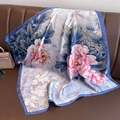 Élégant foulard en soie avec pivoines roses et motif floral bleu sur fond de cuir - Style Fleur de Pivoine (W-70-2-牡丹花) / 70x70cm