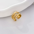 Dettaglio dell'anello multistrato in acciaio inossidabile dorato con linee intrecciate - US 6 / Stile Aperto a Linee Incrociate Multistrato