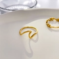 Detail of gold-plated rings with wave and hollow chain designs on white ceramic - Abstract Seagull Style (JZ229) / US 6