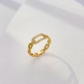Macro shot of 18K gold plated chain ring with micro-pave white zircon oval detail - US 6 / Chain Hollow Zircon