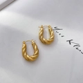 Orecchini a cerchio ritorti a forma di C placcati oro con finitura lucida - Forma a U Intrecciata (2x2,7 cm)