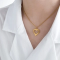 Élégant collier en acier titane plaqué or 18 carats avec pendentif cœur texturé - Cœur Creux Texturé