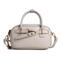 Sac Boston tressé gris clair avec motif en treillis et finitions métalliques dorées - Gris
