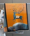 Dettaglio del motivo alce su sciarpa spessa in finto cashmere con frange - 60x180cm / Alce artistico arancione (YH-26)