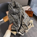 Elegante sciarpa invernale bianca e nera con motivo floreale esagonale e frange - 65*185cm / Beige-Nero
