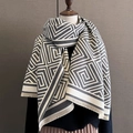 Dicker geometrischer Schal mit grauem Labyrinth-Muster und langen Fransen für den Winter - 65*185cm / Grau