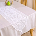 Runner da tavola in pizzo bianco con motivi floreali e nappe per decorazione pranzo - 33*183cm / Bianco