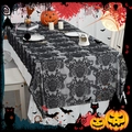 Schwarze Halloween-Spitzentischdecke mit Gothic-Totenkopf- und Blumenmotiven auf Esstisch - 100*100cm / Schädel