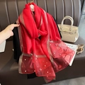 Élégant foulard en soie rouge avec broderie papillon et perles pour des occasions - Rouge