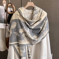 Detailschal mit grau-beige Kaschmir-Gefühl, Vintage-Blumenmuster und feinen Fransen - 65*185cm / Grau