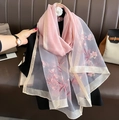 Elegante scialle in seta e lana con ricamo floreale rosa e bordi dorati intrecciati - 80*190cm / Rosa