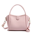 Elegante hellrosa Eimer Tasche mit Litschi-Textur, Griffen und Schultergurt - Rosa