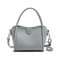 Hellblaue Handtasche mit Lychee-Lederstruktur, Golddetails und abnehmbarem Gurt - Blau