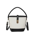 Bolso bombonera chic en blanco y negro con textura tejida y cierre giratorio dorado - Blanco