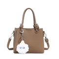 Borsa a secchiello in pelle marrone con manico e ciondolo a nuvola su sfondo bianco - Con Ciondolo / Marrone
