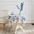 Tovaglia rotonda in lino con fiori blu e frange su un elegante tavolo bianco - 60*60cm / Uccello e fiore