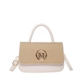 Bolso bandolera chic en crema y beige con solapa tejida y hebilla metálica dorada - Blanco