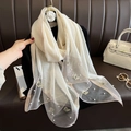 Écharpe en soie blanc cassé avec broderie papillon délicate et décorations de perles - Poche zippée