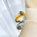 Macro di anello bicolore in acciaio inossidabile con design traforato a doppio strato e simbolo X - US 6 / Stile Curvo a 2 Strati