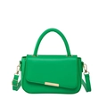 Borsa a tracolla verde brillante in ecopelle con finiture dorate asimmetriche - Verde (3167)