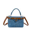 Modische Denim-Box-Handtasche mit blauem Patchwork und braunen Ledergürtel-Details - Dunkelblau