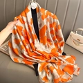 Seidenschal in Orange und Beige mit abstraktem Tintendruck als Sonnenschutz und Strandtuch - 180cm x 90cm / Orange